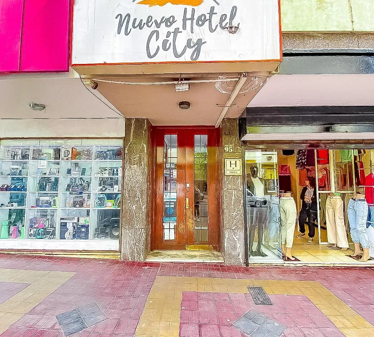 Nuevo Hotel City contacts